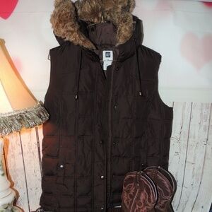 Gap puffy vest with fur around hood medium